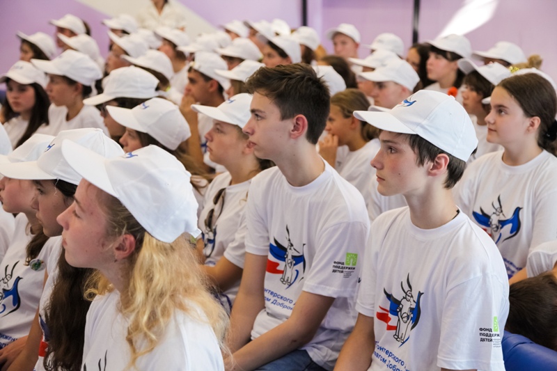 Юные волонтеры. Многофункциональный центр ВДЦ “Орленок”.